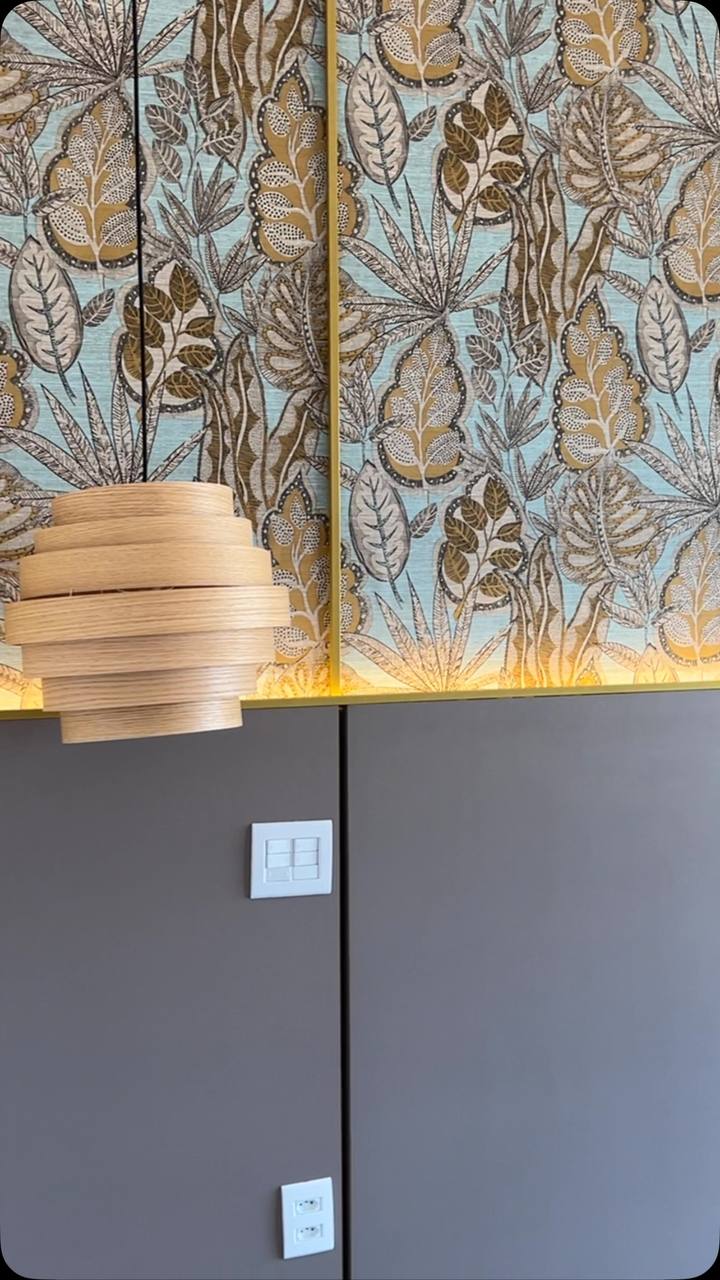 Detalhe de quarto com cabeceira
